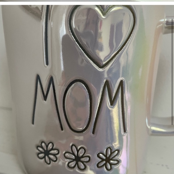 *NEW* RAE DUNN IRIDESCENT I LOVE MOM FLOWER MUG - Picture 3 of 4